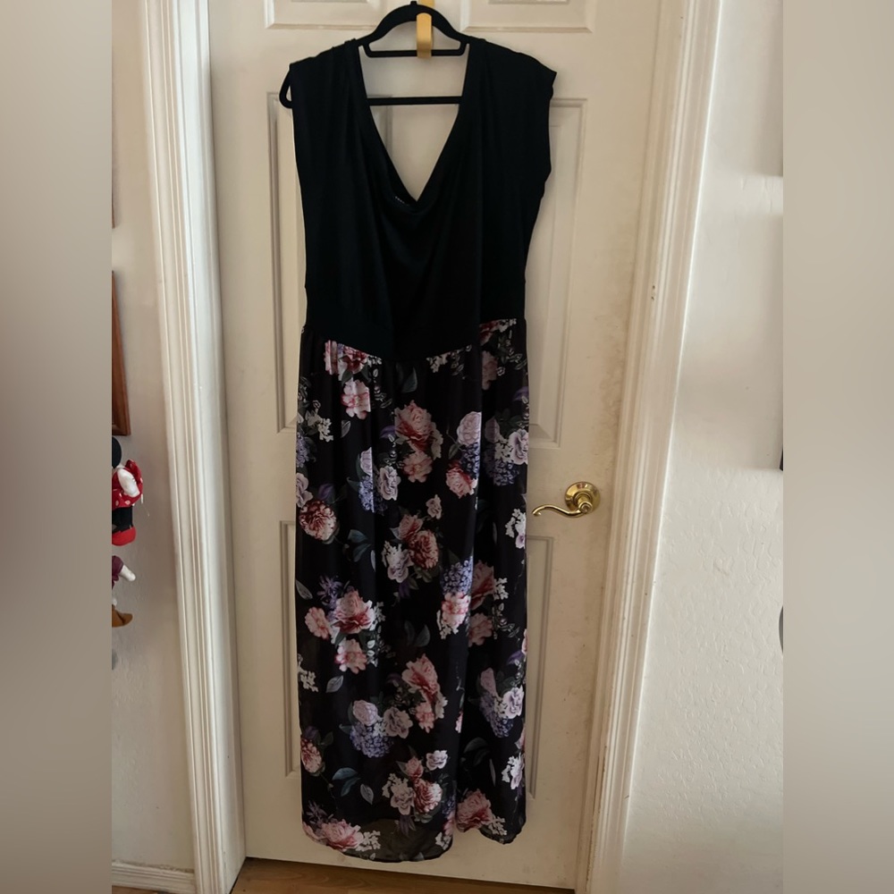 Torrid floral maxi dress. Cotton top and chiffon feel bottom. Size 3